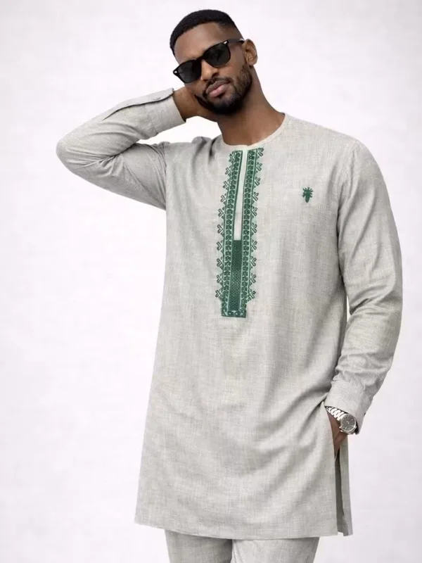 Tunique gris chiné à plastron brodé vert